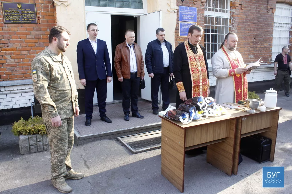 У Володимирі-Волинському відбулася перша весняна відправка юнаків на строкову службу 3