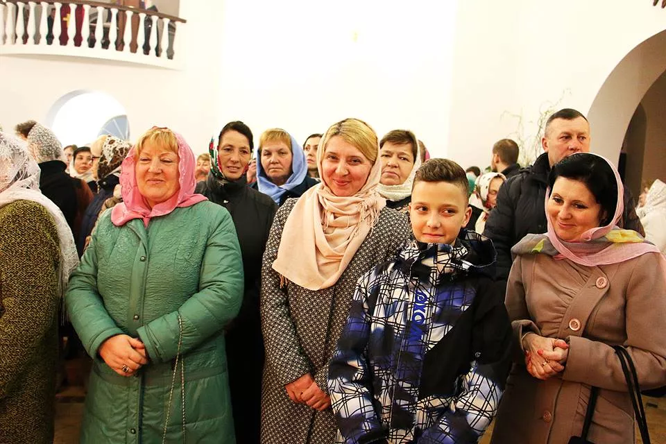 У Свято-Михайлівському храмі Нововолинська освятили великодні кошики 26