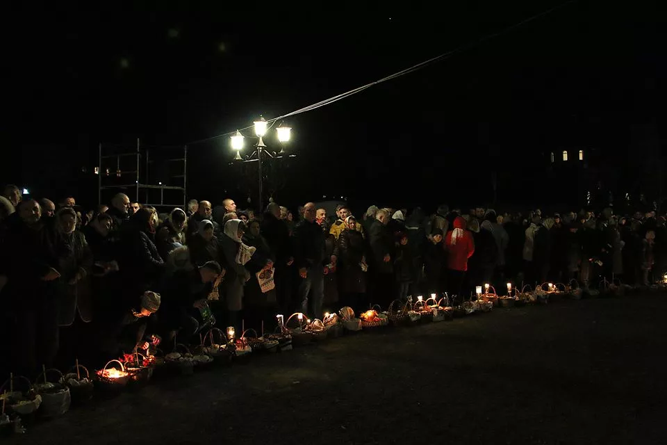 У Свято-Михайлівському храмі Нововолинська освятили великодні кошики 27