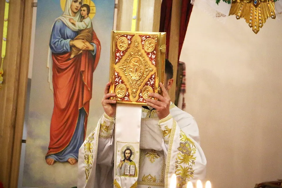 У Свято-Михайлівському храмі Нововолинська освятили великодні кошики 29