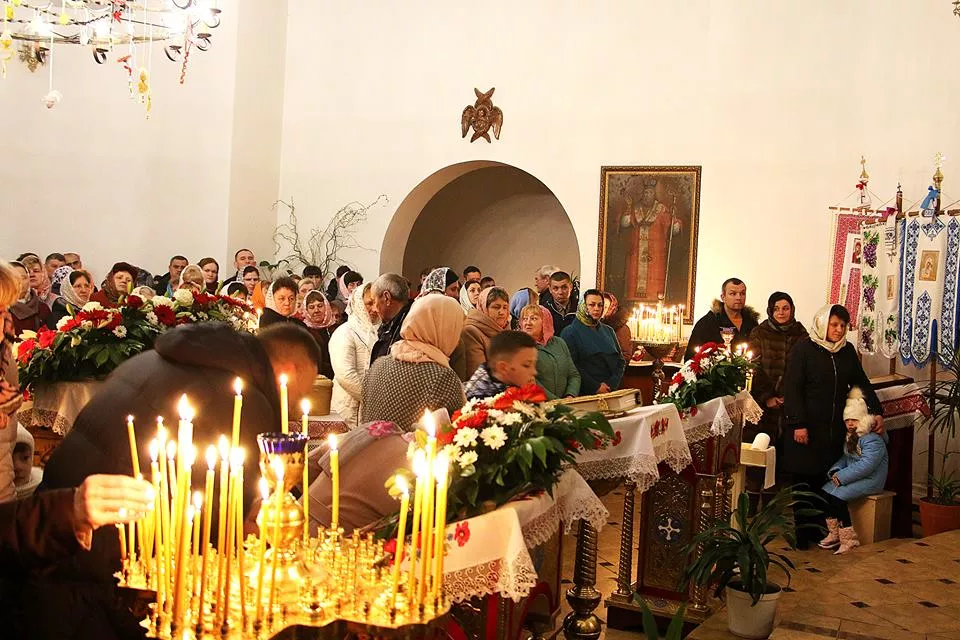 У Свято-Михайлівському храмі Нововолинська освятили великодні кошики 9