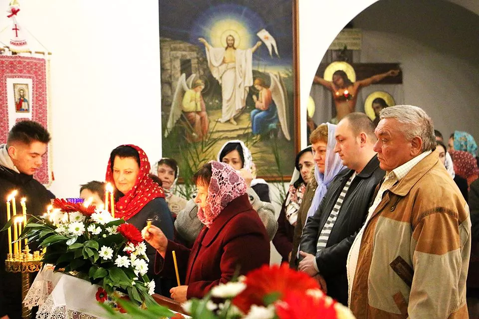 У Свято-Михайлівському храмі Нововолинська освятили великодні кошики 11