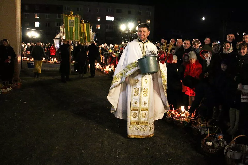 У Свято-Михайлівському храмі Нововолинська освятили великодні кошики 14