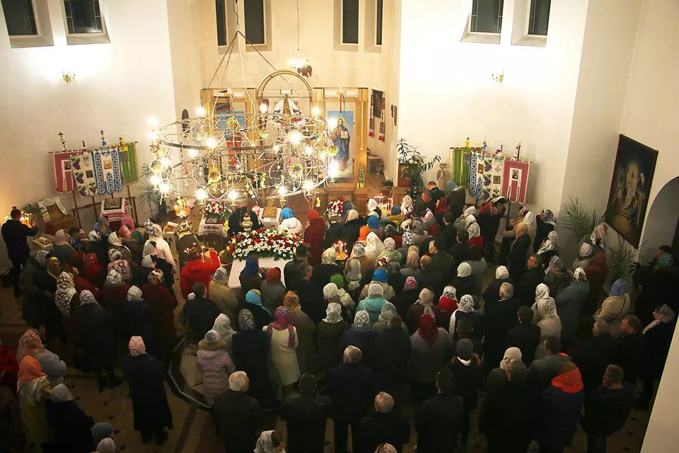 У Свято-Михайлівському храмі Нововолинська освятили великодні кошики 16