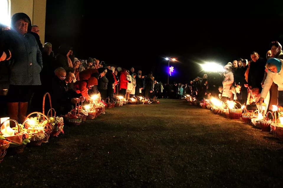 У Свято-Михайлівському храмі Нововолинська освятили великодні кошики 19