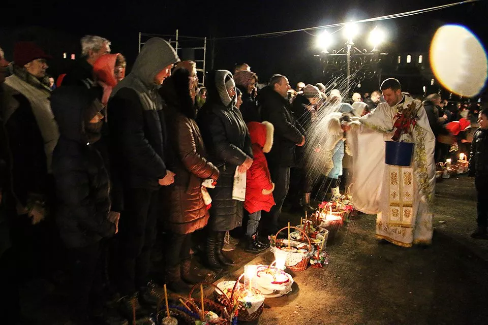 У Свято-Михайлівському храмі Нововолинська освятили великодні кошики 20