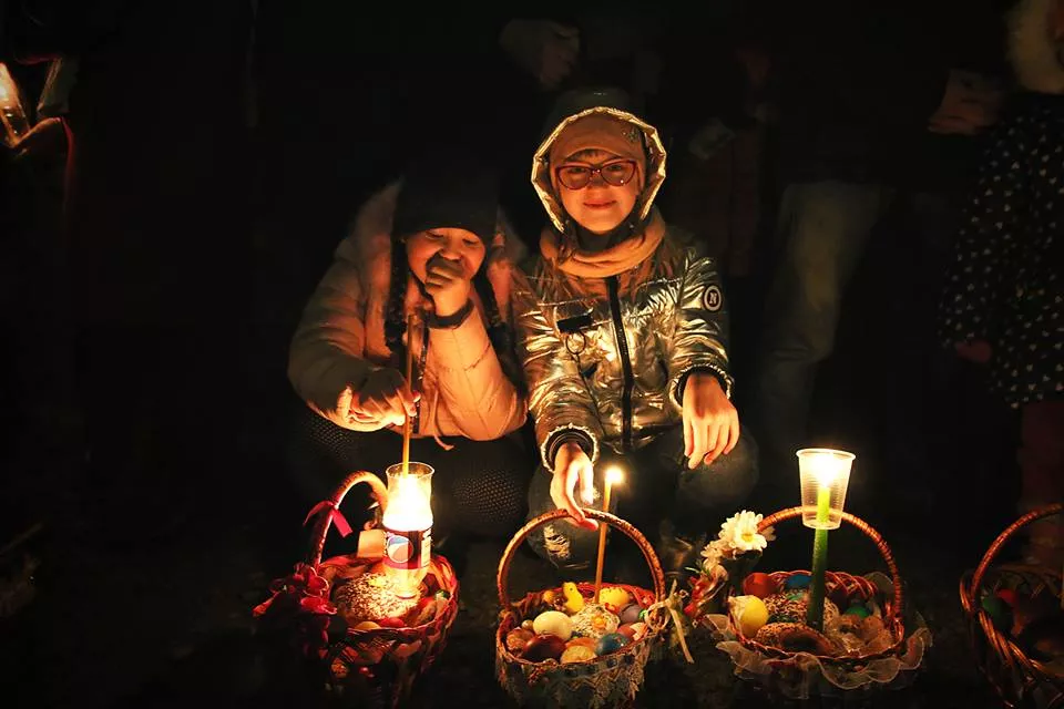 У Свято-Михайлівському храмі Нововолинська освятили великодні кошики 2