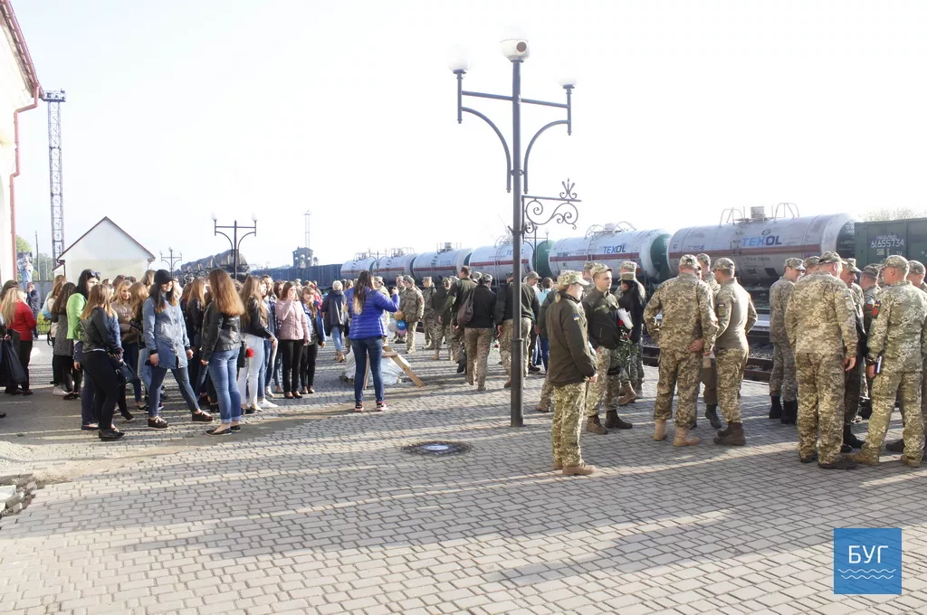 На Володимир-Волинському залізничному вокзалі другий ранок поспіль зустрічали захисників 6