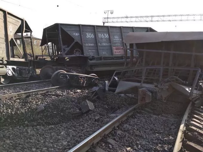 Вантажні вагони перекинулися під Львовом 4