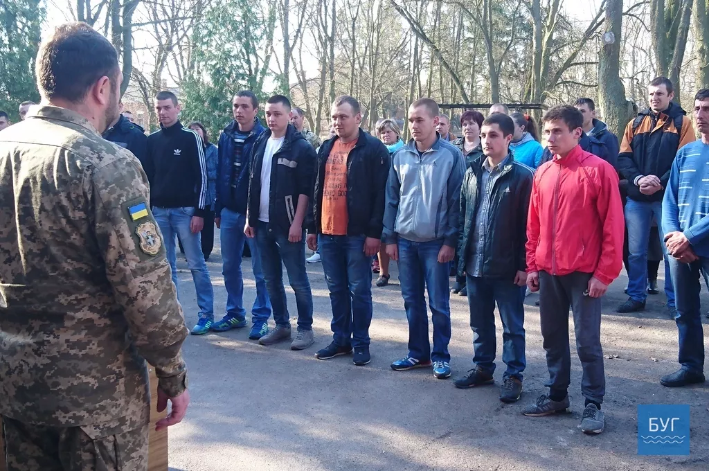У Володимирі-Волинському відбулася перша весняна відправка юнаків на строкову службу 4
