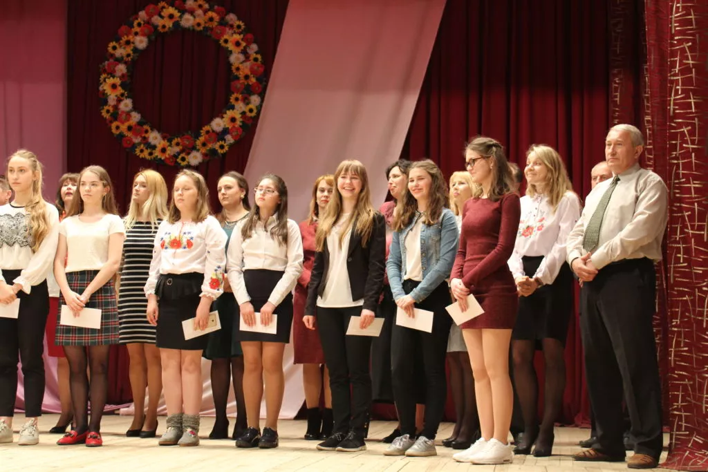 У Нововолинську відзначили найкращих школярів міста та їхніх вчителів 4