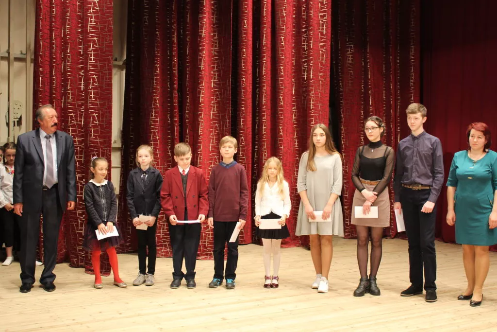 У Нововолинську відзначили найкращих школярів міста та їхніх вчителів 5