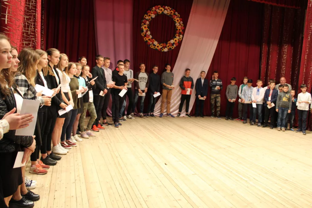 У Нововолинську відзначили найкращих школярів міста та їхніх вчителів 7