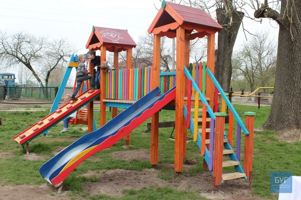 У Зимнівській ОТГ одразу відкрили три дитячі майданчики та один комп'ютерний клас 2