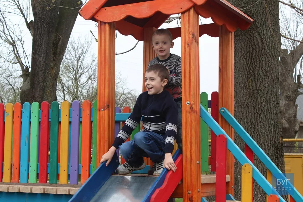 У Зимнівській ОТГ одразу відкрили три дитячі майданчики та один комп'ютерний клас 3