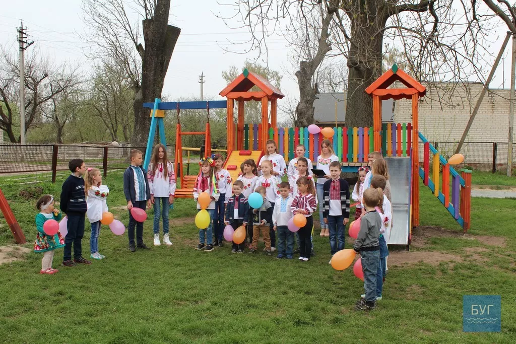 У Зимнівській ОТГ одразу відкрили три дитячі майданчики та один комп'ютерний клас 4