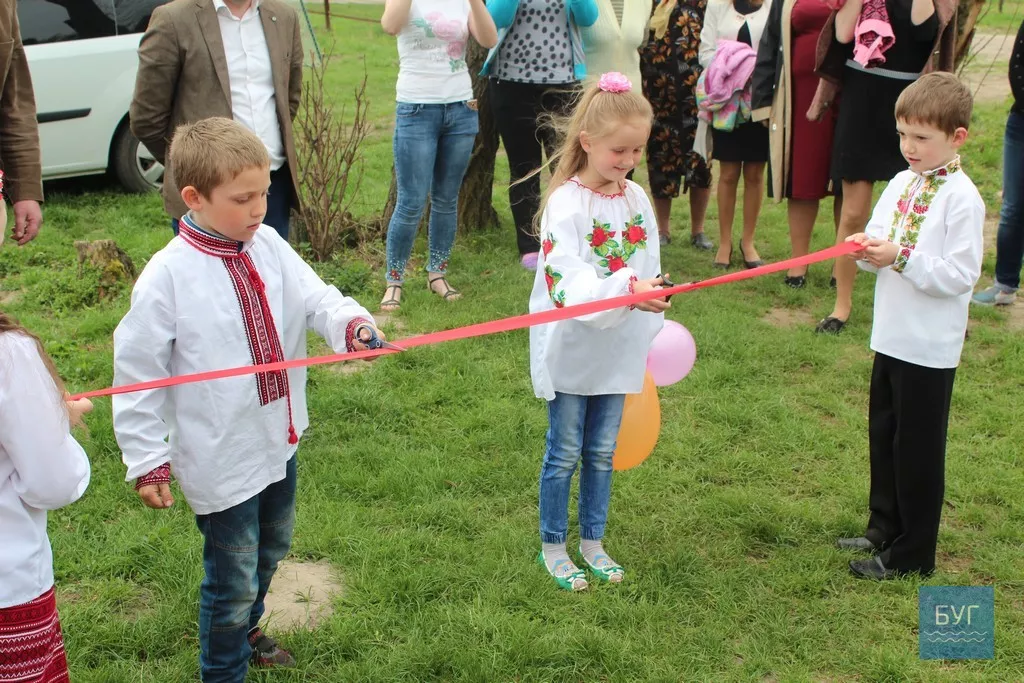 У Зимнівській ОТГ одразу відкрили три дитячі майданчики та один комп'ютерний клас 5