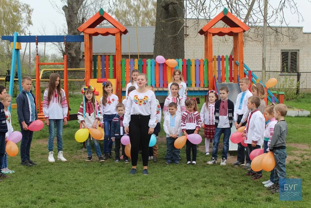 У Зимнівській ОТГ одразу відкрили три дитячі майданчики та один комп'ютерний клас 7