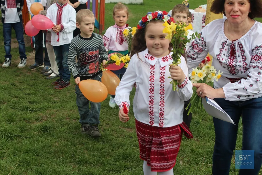 У Зимнівській ОТГ одразу відкрили три дитячі майданчики та один комп'ютерний клас 8