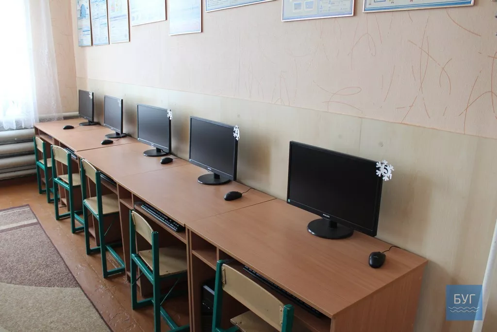 У Зимнівській ОТГ одразу відкрили три дитячі майданчики та один комп'ютерний клас 9