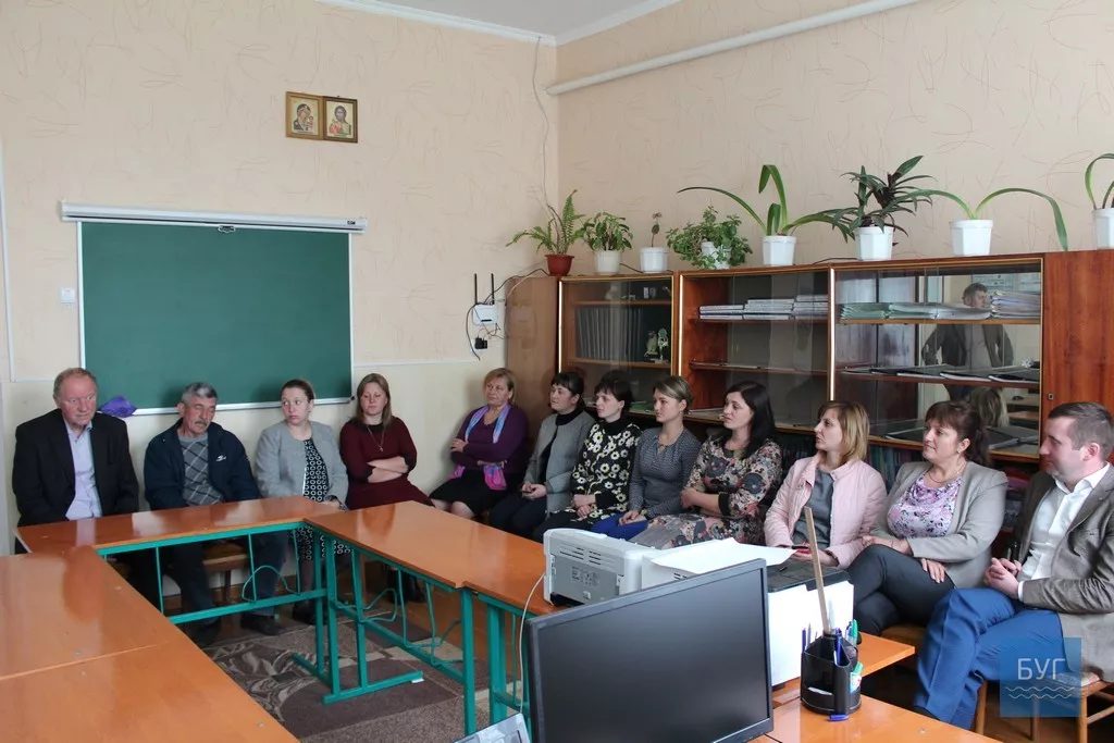 У Зимнівській ОТГ одразу відкрили три дитячі майданчики та один комп'ютерний клас 10