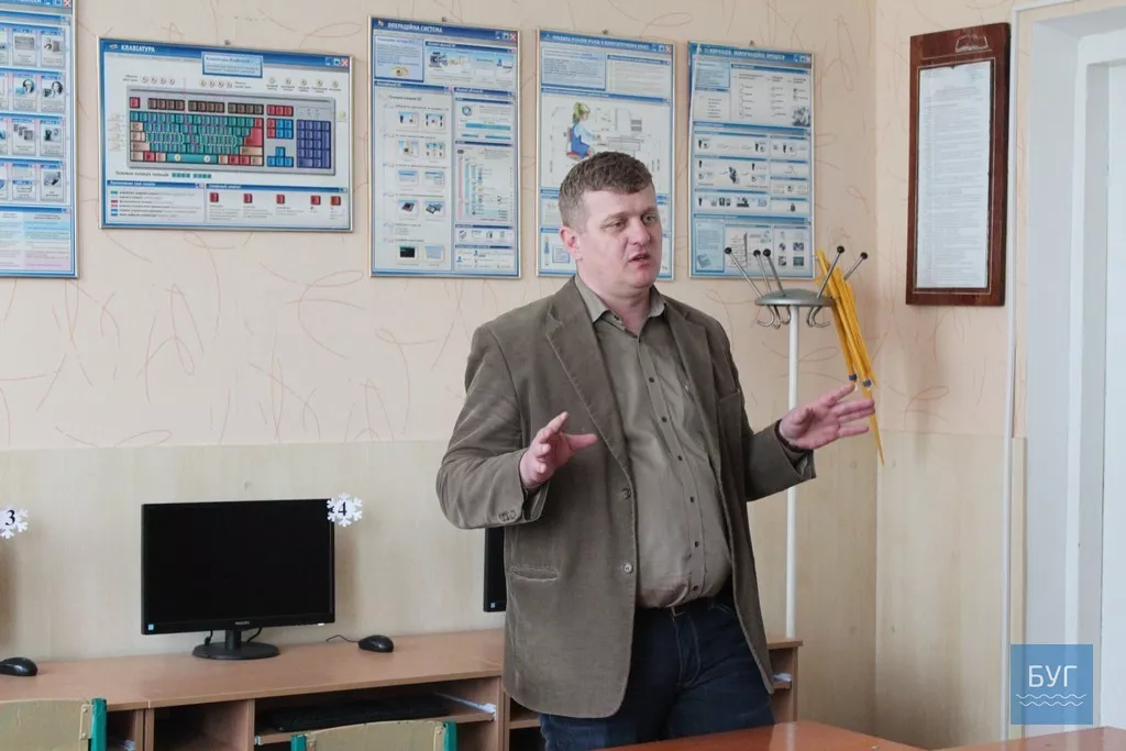 У Зимнівській ОТГ одразу відкрили три дитячі майданчики та один комп'ютерний клас 11