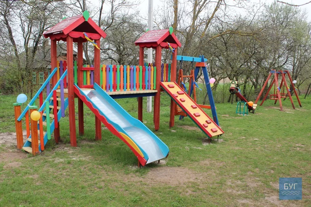 У Зимнівській ОТГ одразу відкрили три дитячі майданчики та один комп'ютерний клас 14