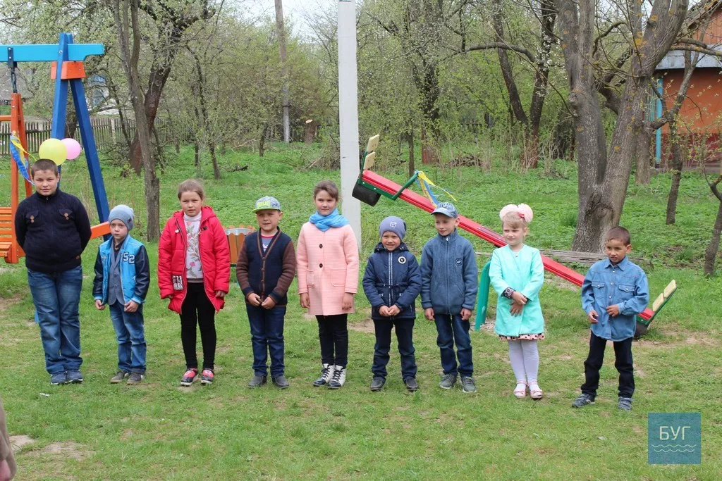 У Зимнівській ОТГ одразу відкрили три дитячі майданчики та один комп'ютерний клас 15