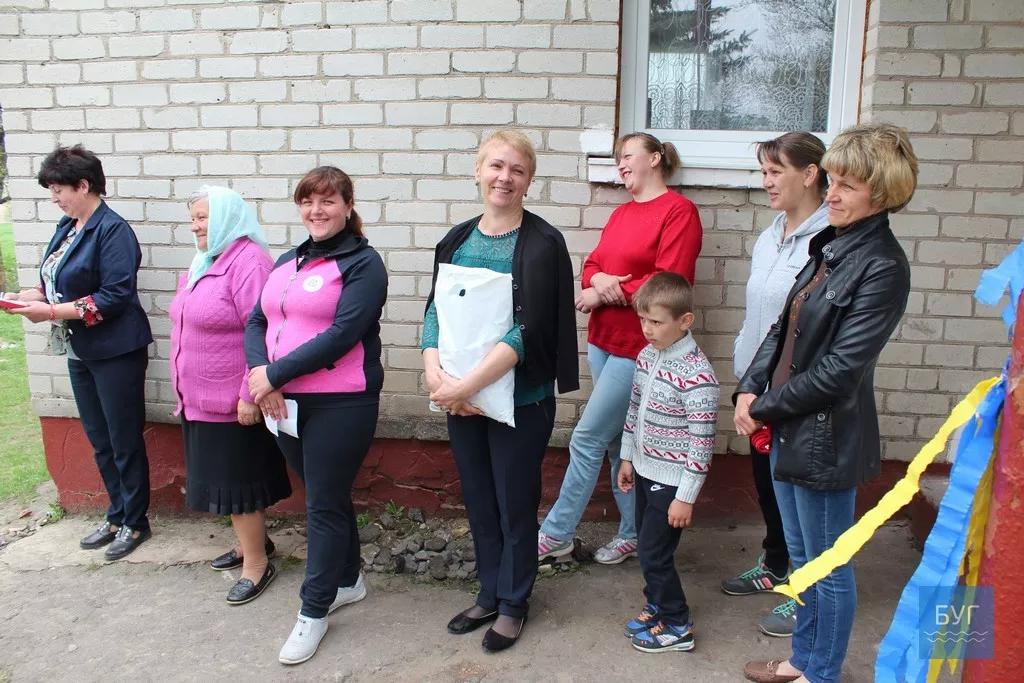 У Зимнівській ОТГ одразу відкрили три дитячі майданчики та один комп'ютерний клас 16