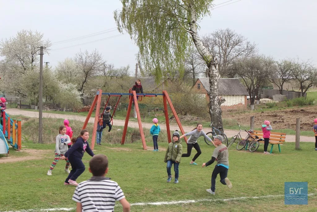 У Зимнівській ОТГ одразу відкрили три дитячі майданчики та один комп'ютерний клас 20