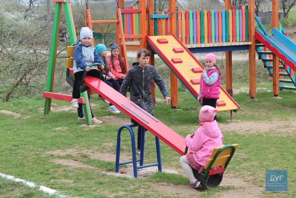 У Зимнівській ОТГ одразу відкрили три дитячі майданчики та один комп'ютерний клас 21