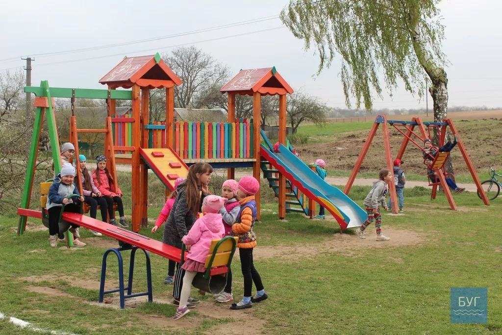 У Зимнівській ОТГ одразу відкрили три дитячі майданчики та один комп'ютерний клас 22