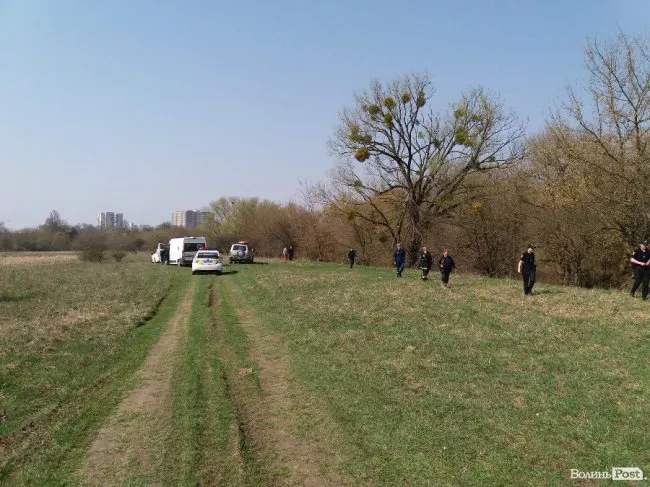 Під Луцьком авто в'їхало у річку 2