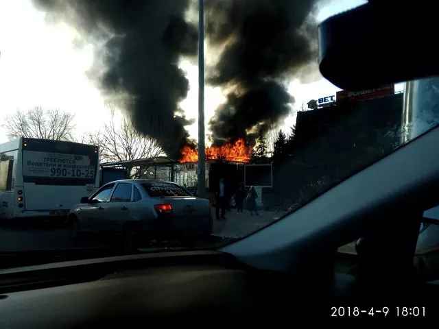В Росії спалахнула нова масштабна пожежа: загорілася прибудова до торгово-розважального центру 2