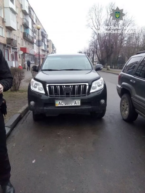 У Ковелі водій позашляховика побився з поліцейськими 2