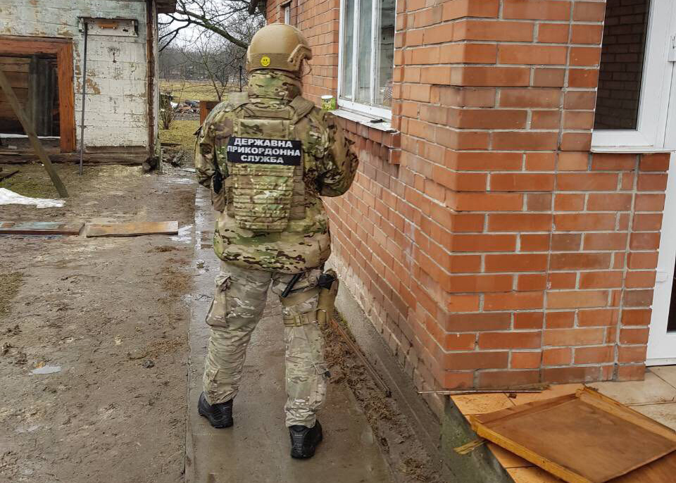 Група волинян незаконно завозила автомобілі «на бляхах» на територію України 2