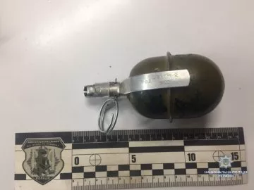 У Луцьку в "Промені" у чоловіка знайшли гранату і пістолет 3