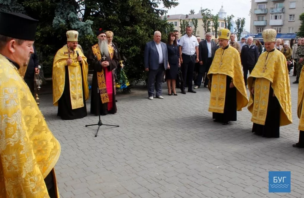 Загиблих під Волновахою героїв вшанували у Володимирі-Волинському 6
