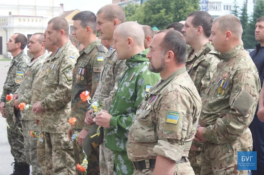 Загиблих під Волновахою героїв вшанували у Володимирі-Волинському 8