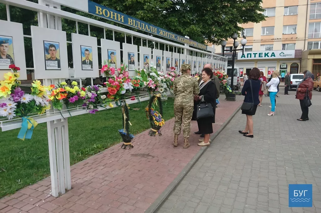 Загиблих під Волновахою героїв вшанували у Володимирі-Волинському 11