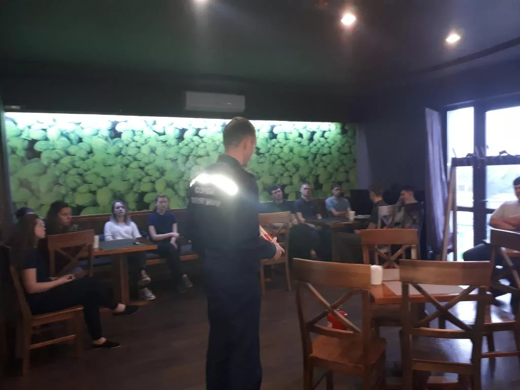 Нововолинські рятувальники провели навчання для персоналу кафе "Базилік" 3