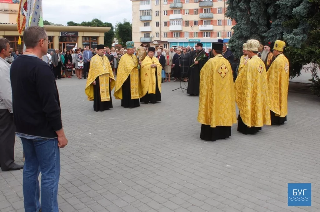 Загиблих під Волновахою героїв вшанували у Володимирі-Волинському 3