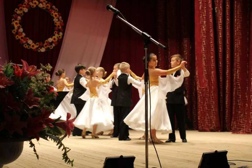 У Нововолинську відбувся святковий концерт, приурочений Дню матері 6