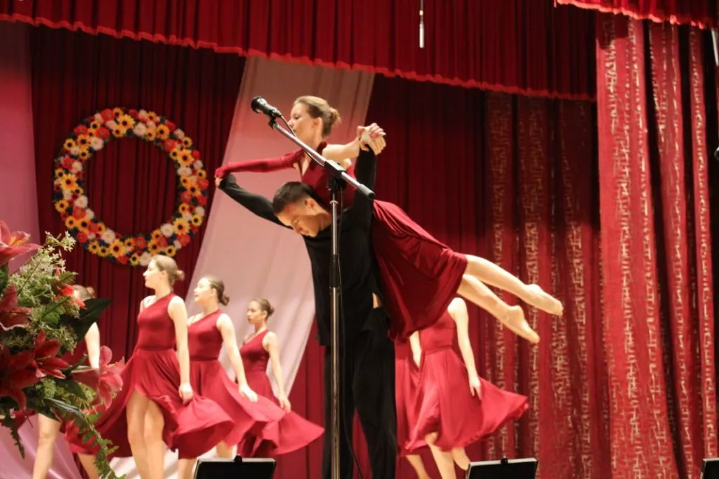 У Нововолинську відбувся святковий концерт, приурочений Дню матері 11