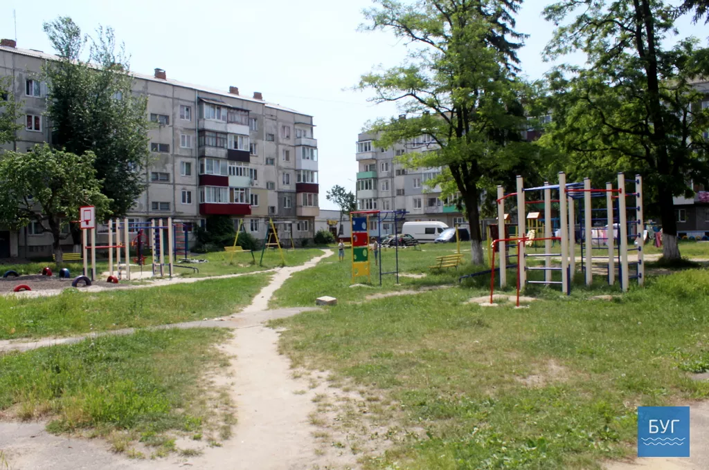 Народний депутат Ігор Гузь взяв участь у толоці в дворі ОСББ "Наше містечко" у Володимирі-Волинському 40