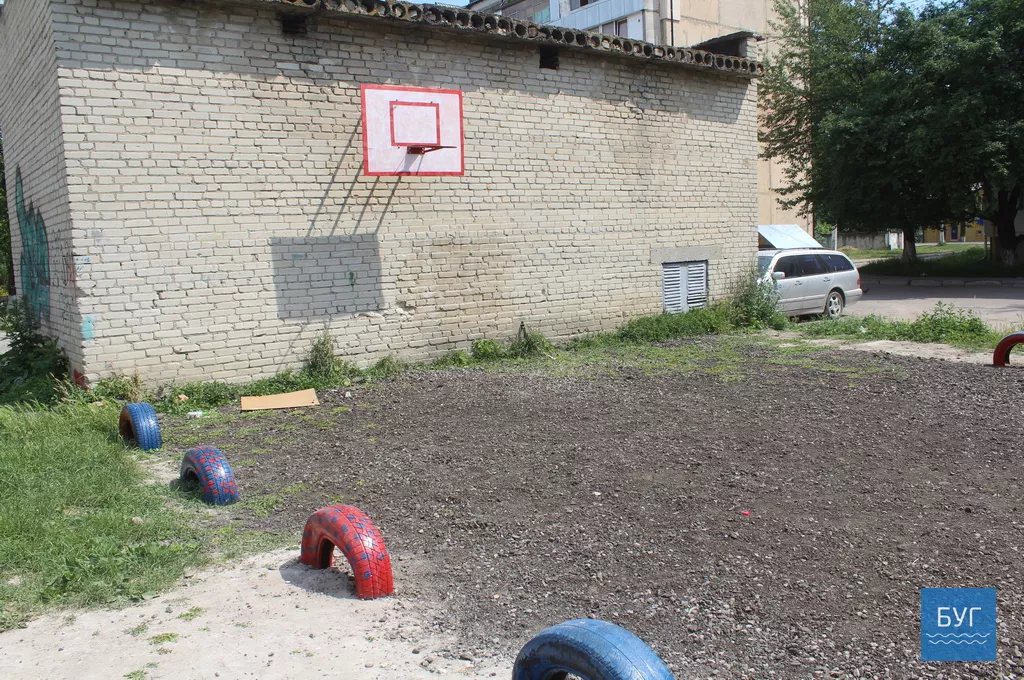 Народний депутат Ігор Гузь взяв участь у толоці в дворі ОСББ "Наше містечко" у Володимирі-Волинському 39