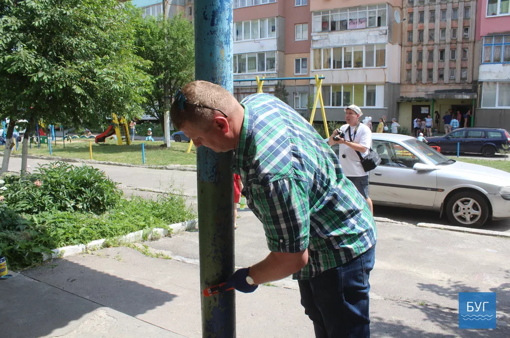 Народний депутат Ігор Гузь взяв участь у толоці в дворі ОСББ "Наше містечко" у Володимирі-Волинському 15