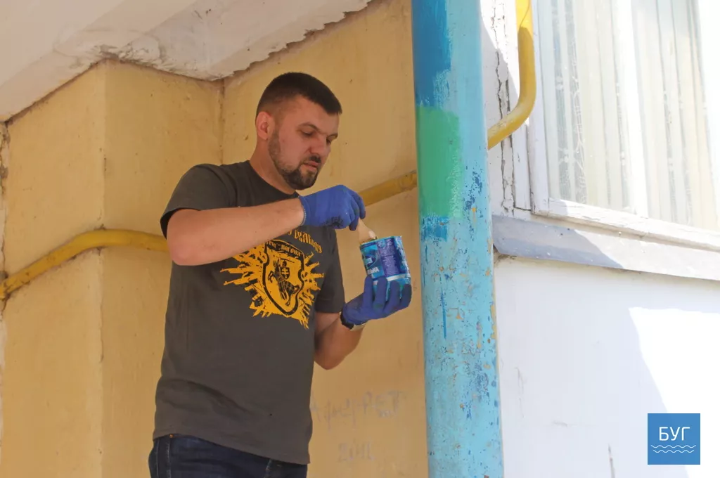 Народний депутат Ігор Гузь взяв участь у толоці в дворі ОСББ "Наше містечко" у Володимирі-Волинському 17