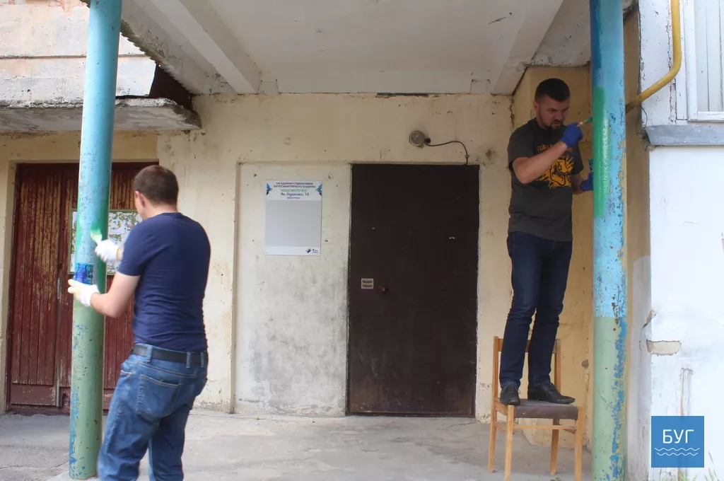 Народний депутат Ігор Гузь взяв участь у толоці в дворі ОСББ "Наше містечко" у Володимирі-Волинському 19