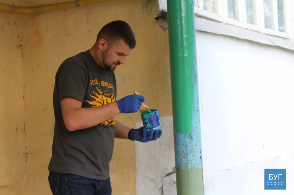 Народний депутат Ігор Гузь взяв участь у толоці в дворі ОСББ "Наше містечко" у Володимирі-Волинському 21